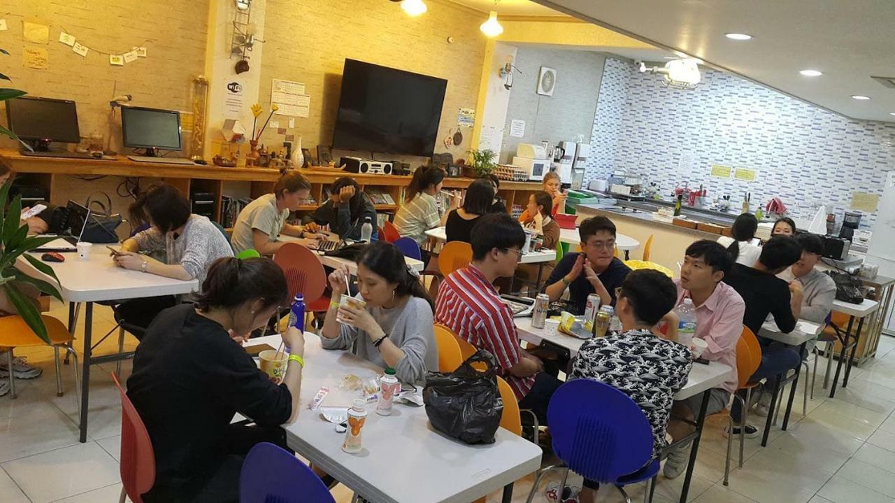 Goodstay Backpackers Gyeongju Guesthouse Экстерьер фото